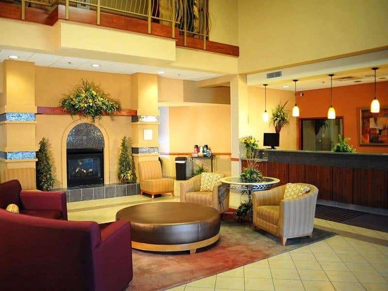 La Quinta By Wyndham Springfield Airport Plaza Hotel Interior photo